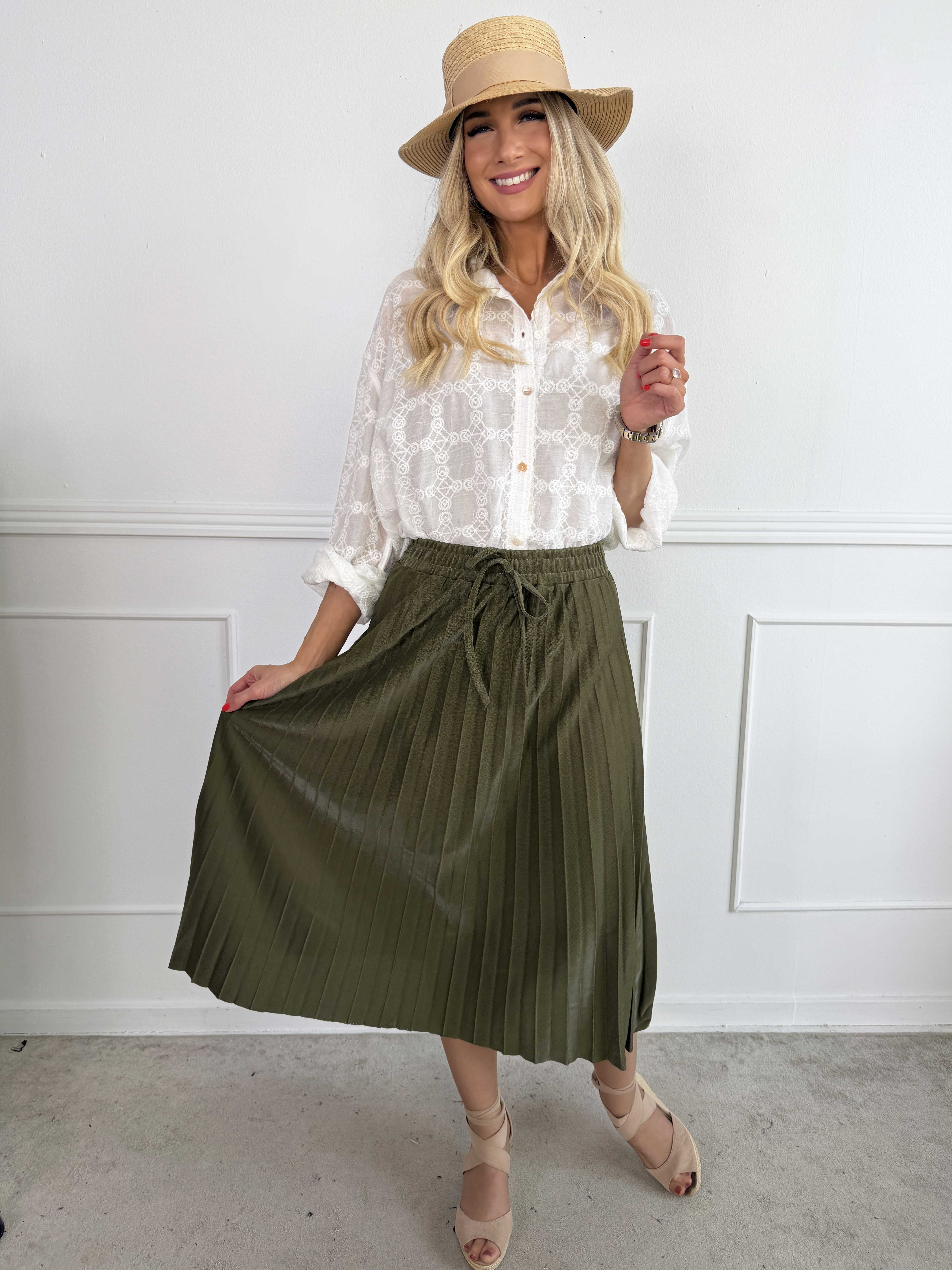 Regitze - Plisseret nederdel i let shiny materiale med elastik i taljen